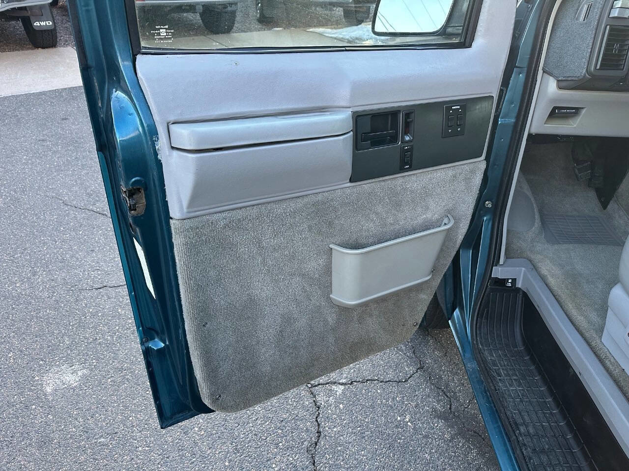 Used 1994 GMC Safari SLX AWD 3dr Extended Mini Van image 40