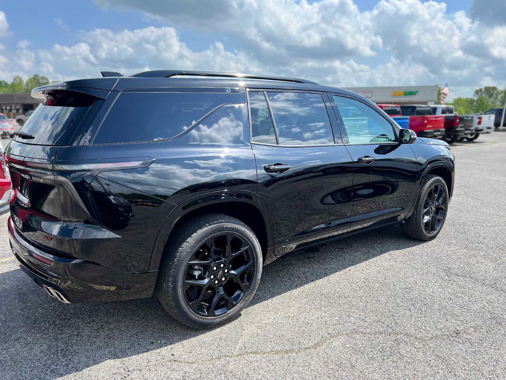 Used 2024 Chevrolet Traverse RS image 3