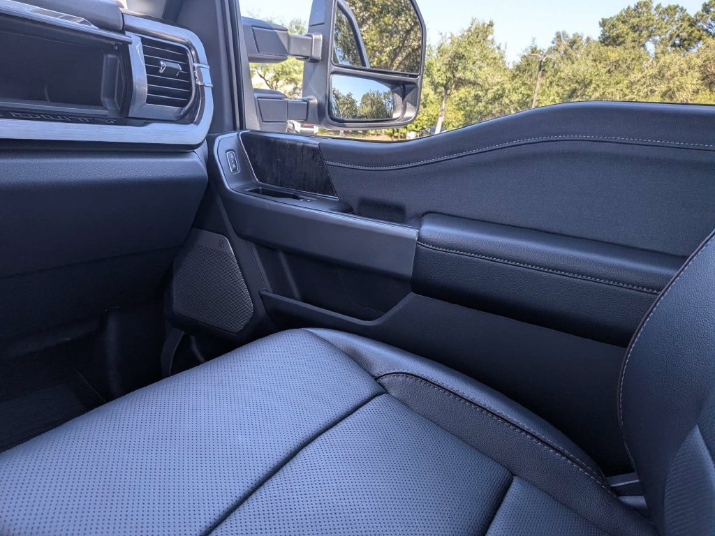 Used 2023 Ford F250 Lariat w/ Black Appearance Package AWD/4WD image 15