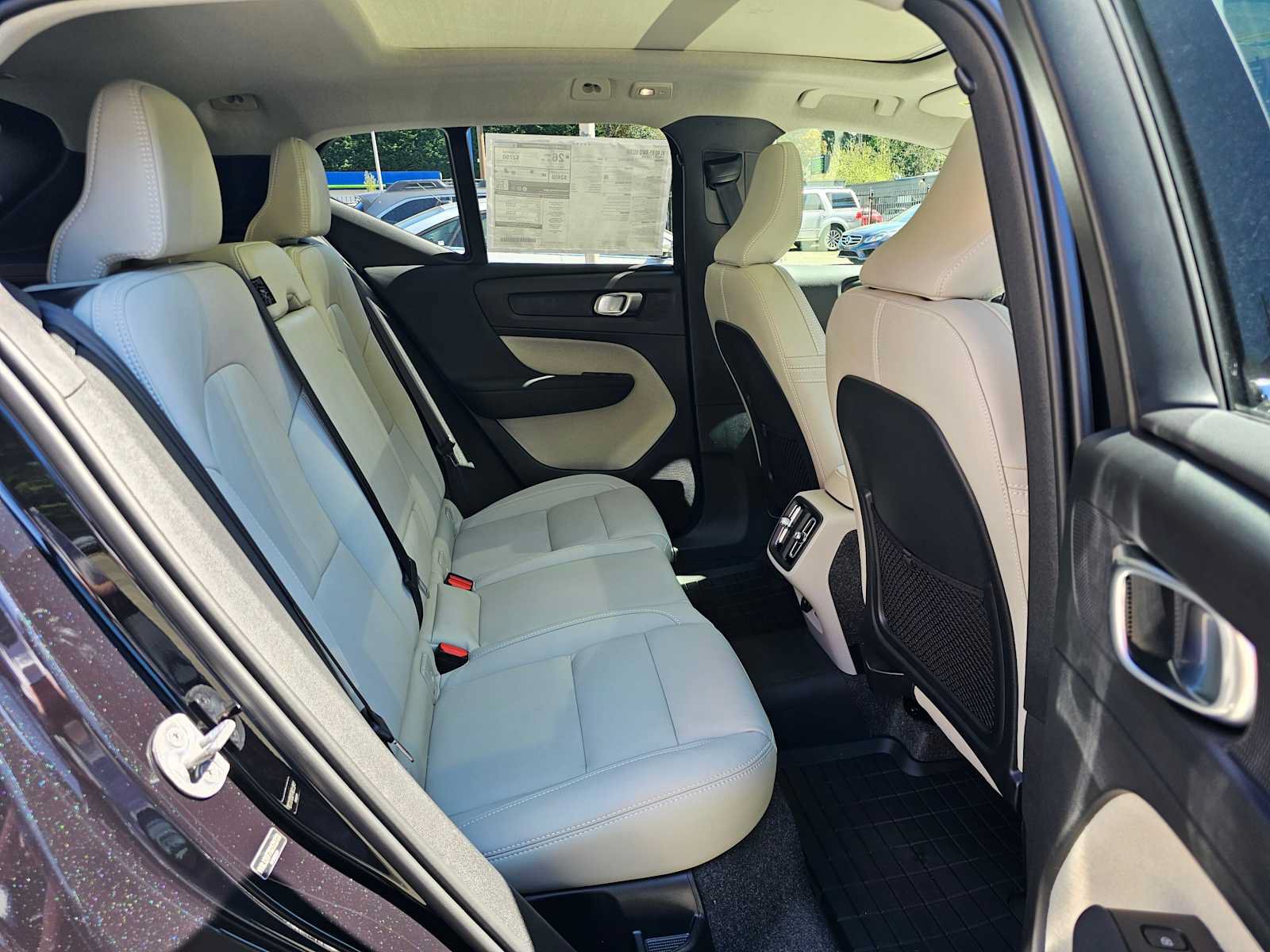 New 2025 Volvo XC40 B5 Ultra w/ Climate Package AWD/4WD image 12