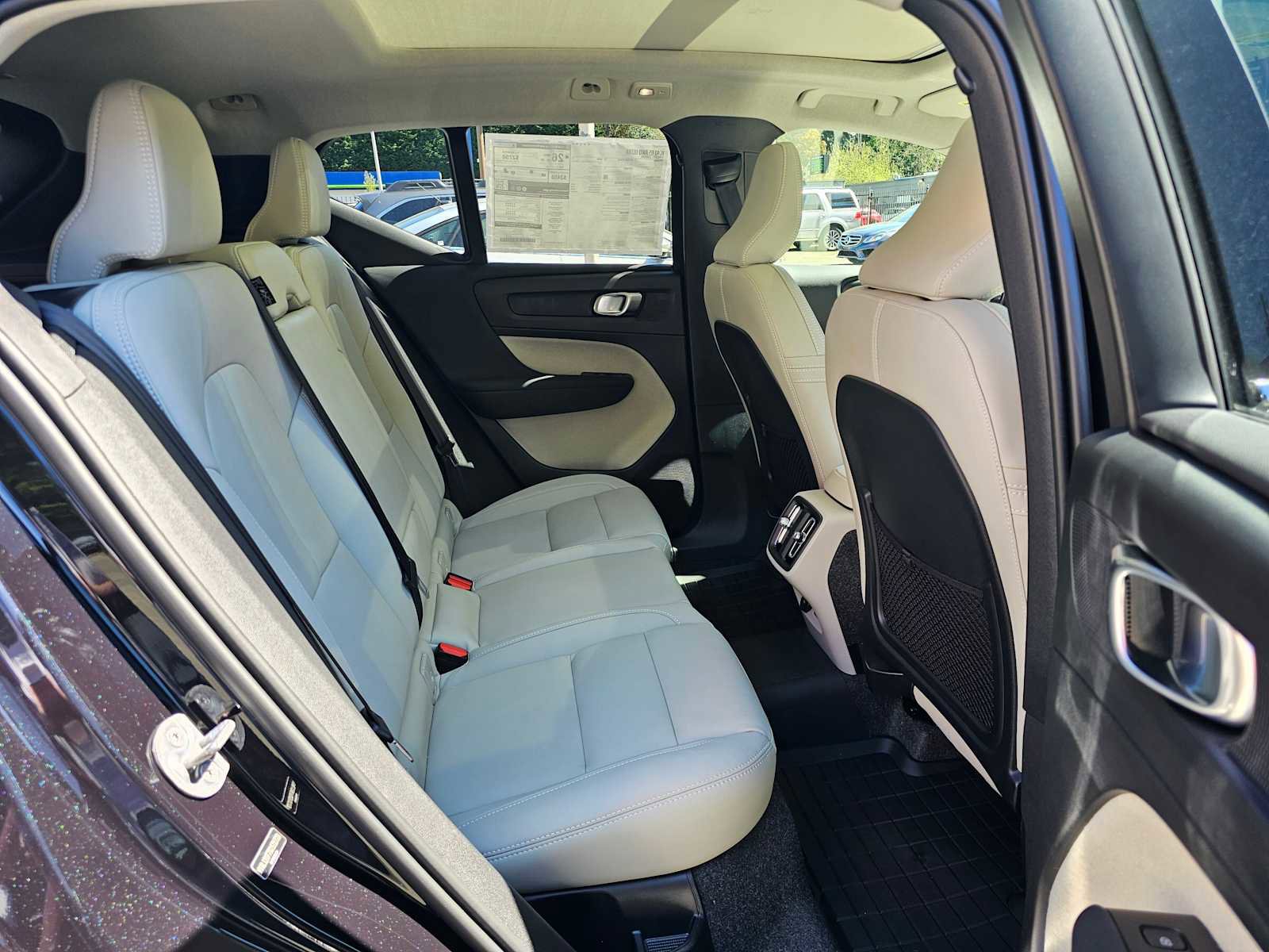 New 2025 Volvo XC40 B5 Ultra w/ Climate Package image 12