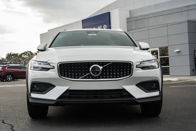 New 2026 Volvo V60 B5 Cross Country Plus w/ Protection Package Premier image 2