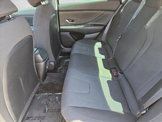 Used 2025 Hyundai Elantra SE FWD image 21