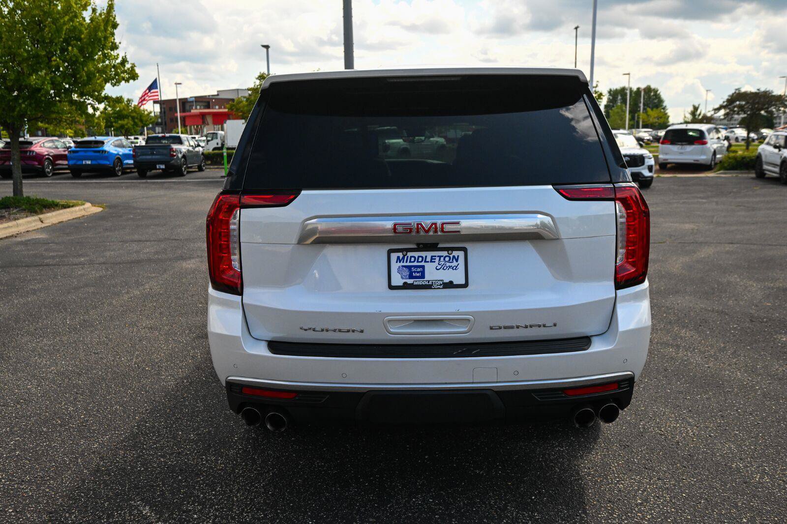 Used 2024 GMC Yukon XL Denali w/ Denali Reserve Package AWD/4WD image 6