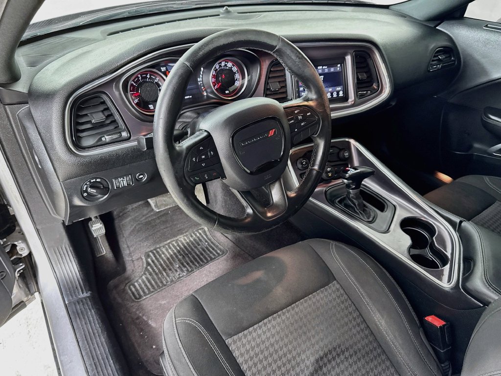 Used 2016 Dodge Challenger SXT RWD image 25