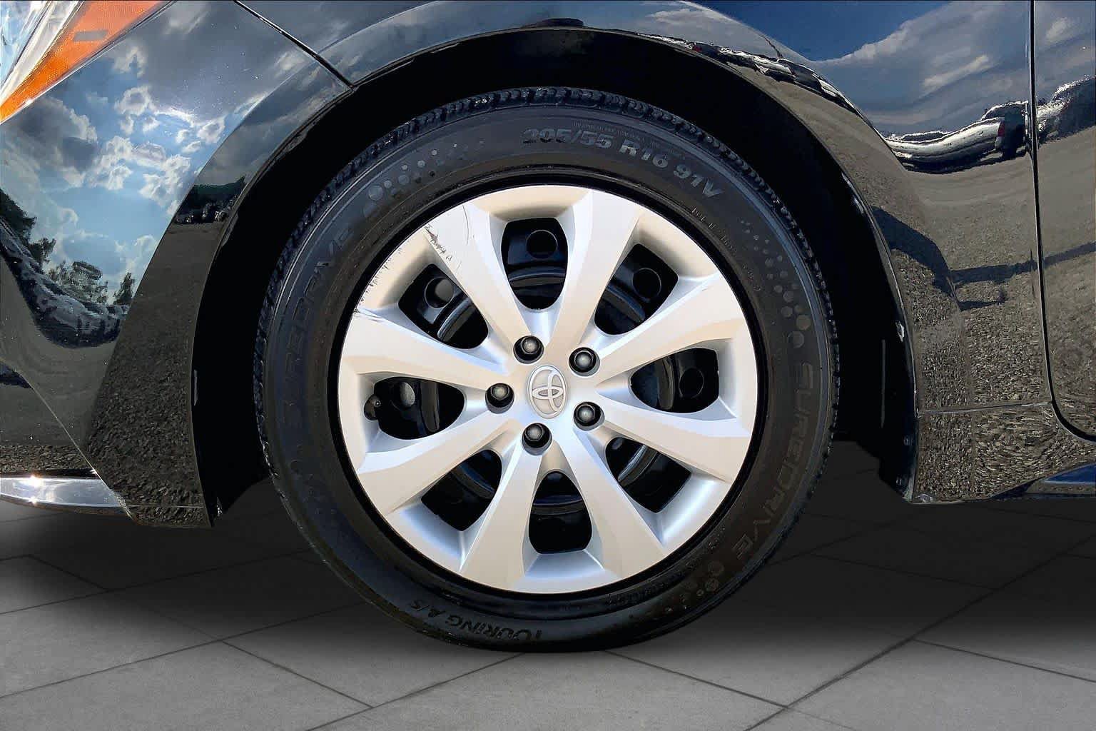 Used 2024 Toyota Corolla LE FWD image 11