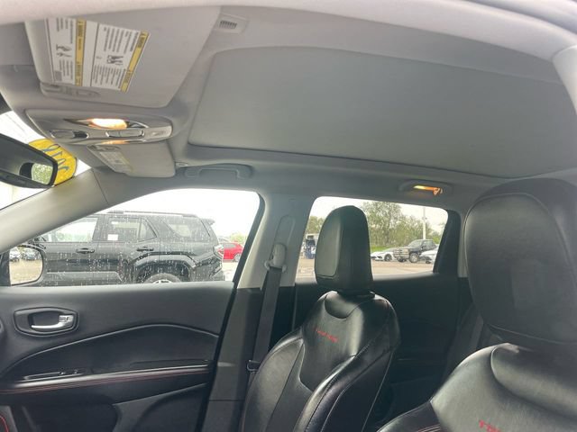 Used 2018 Jeep Compass Trailhawk w/ Leather Interior Group AWD/4WD image 27