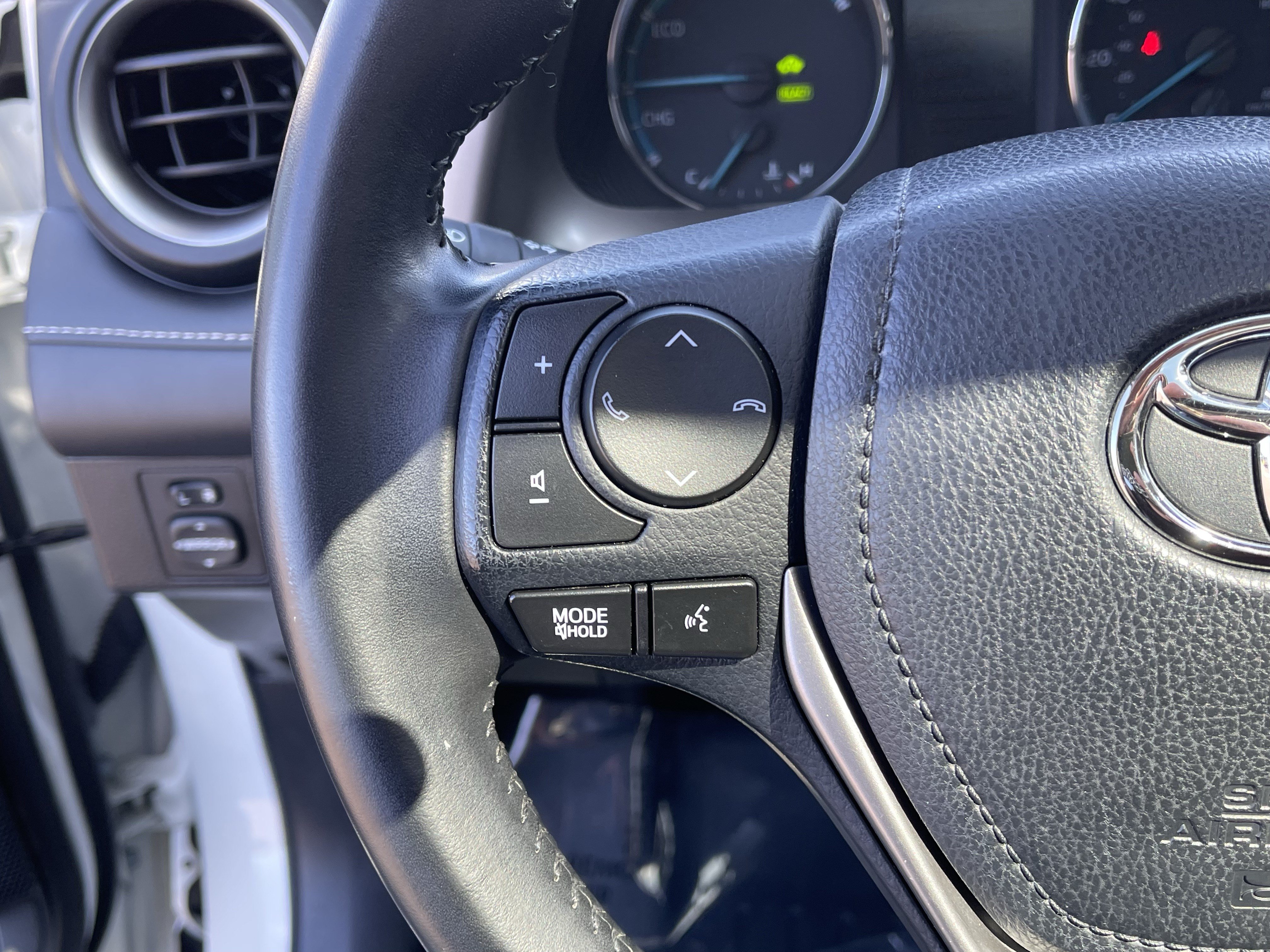 Used 2018 Toyota RAV4 Limited w/ Advanced Technology Package AWD/4WD image 23