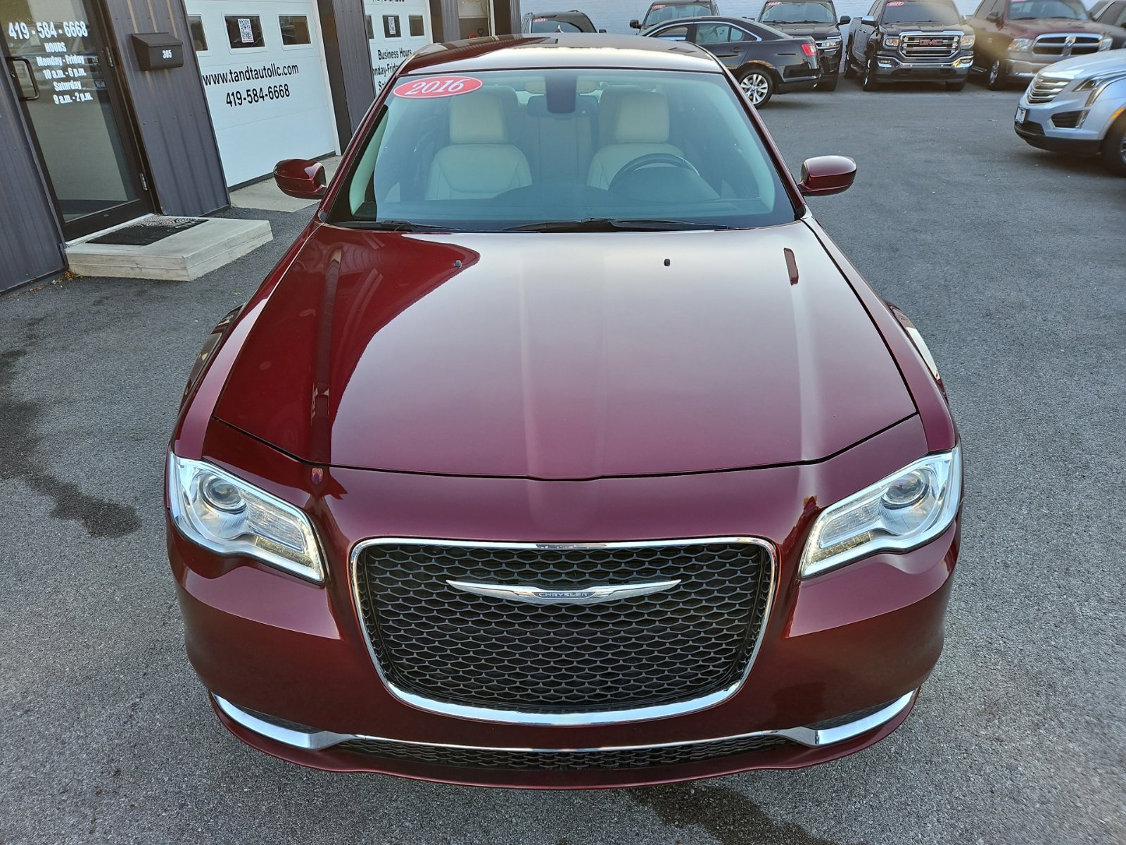 Used 2016 Chrysler 300 Limited RWD image 10