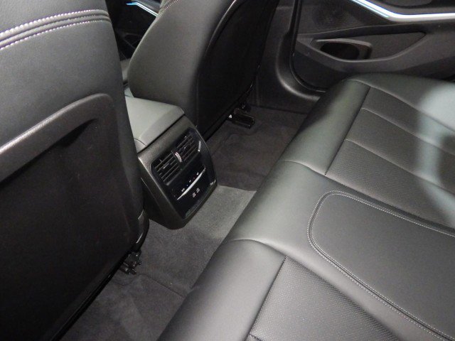 Used 2025 BMW 330i xDrive Sedan w/ Convenience Package image 35