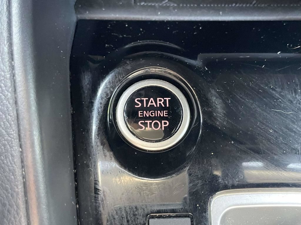 Used 2025 Nissan Versa SV FWD image 30