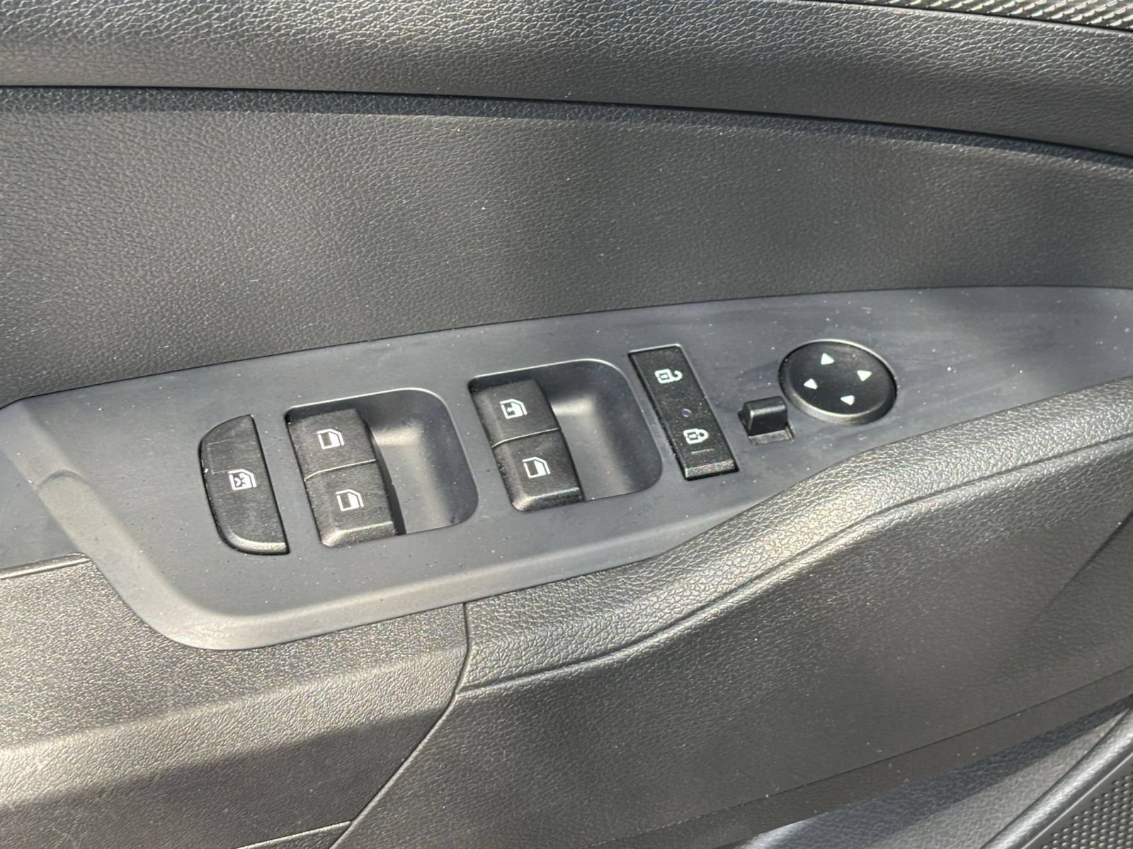 Used 2025 Kia Sportage LX FWD image 18