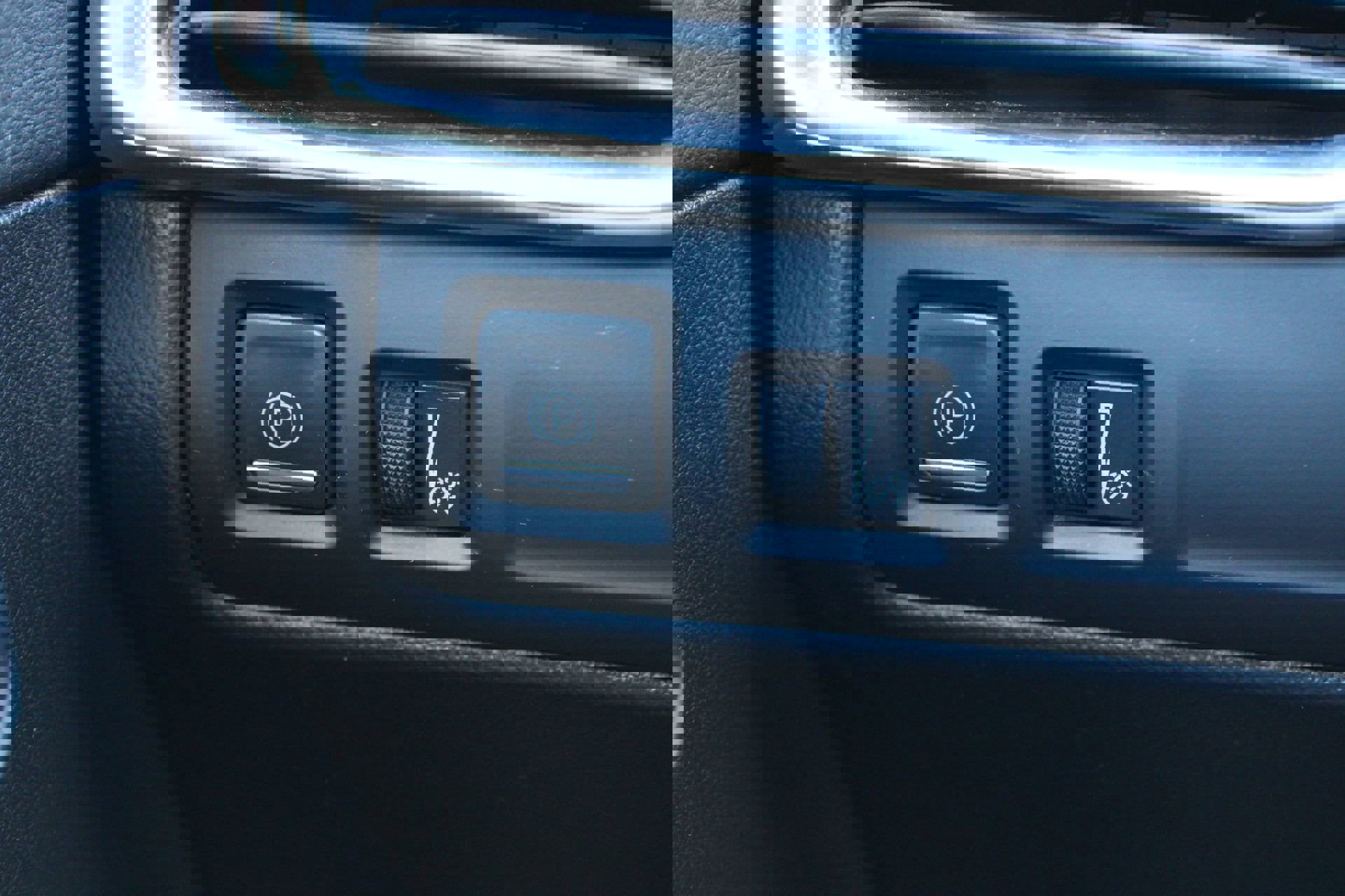 Used 2023 Cadillac XT4 Sport w/ Sun And Sound Package AWD/4WD image 27