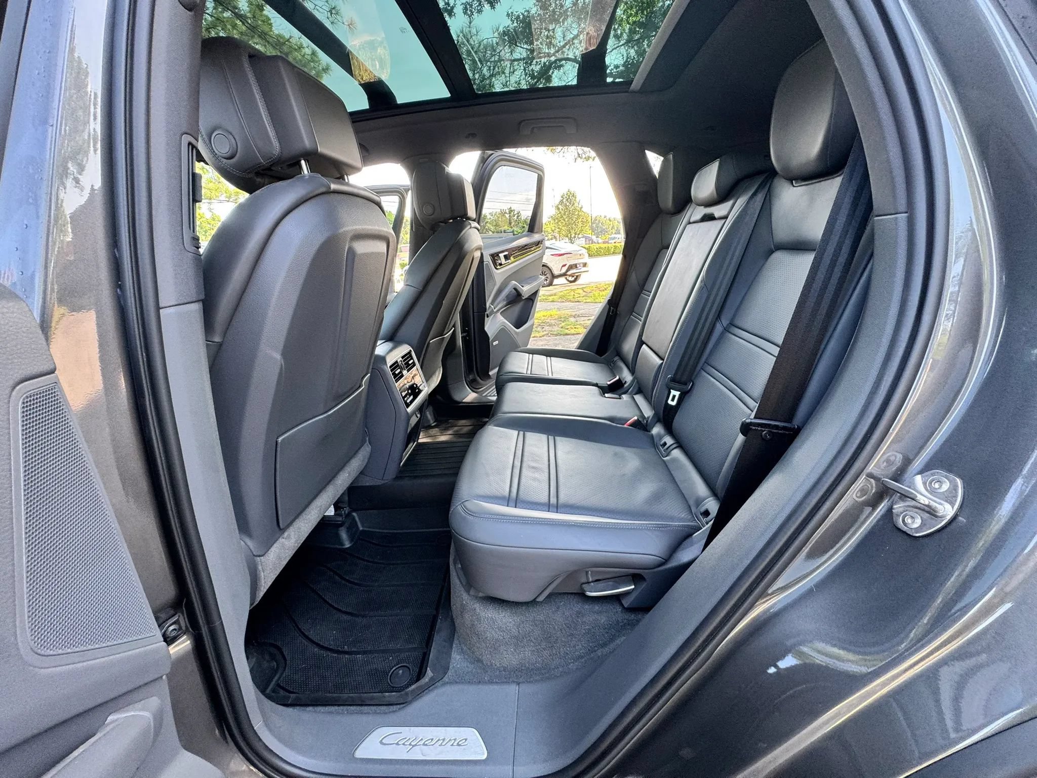 Used 2019 Porsche Cayenne AWD/4WD image 24