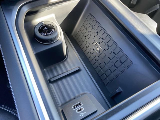 New 2025 Ford Expedition Platinum w/ Stealth Performance Package image 18