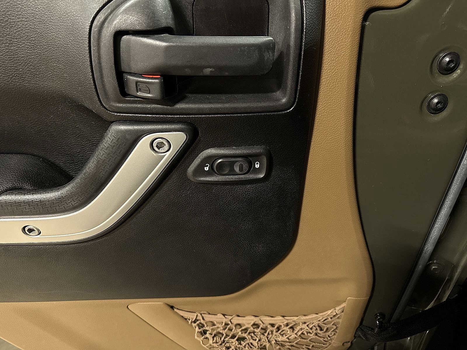 Used 2015 Jeep Wrangler Unlimited Sahara w/ Connectivity Group image 22