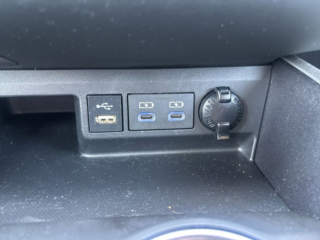 Used 2022 Toyota Highlander LE image 22