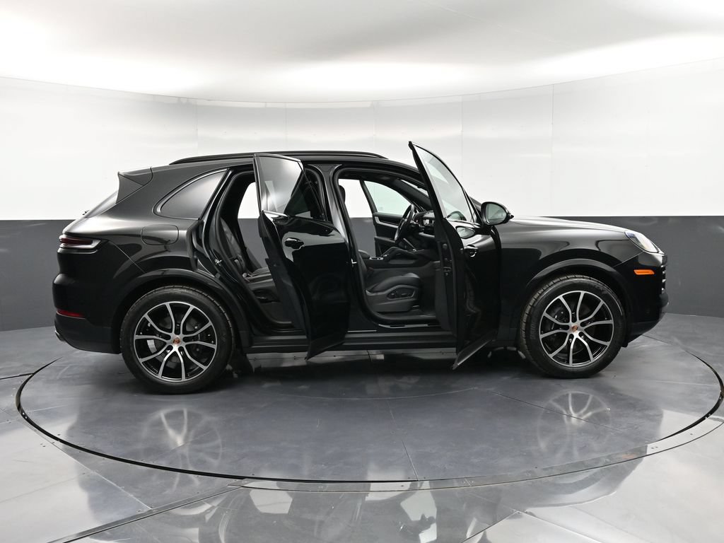 Certified 2026 Porsche Cayenne AWD/4WD image 35