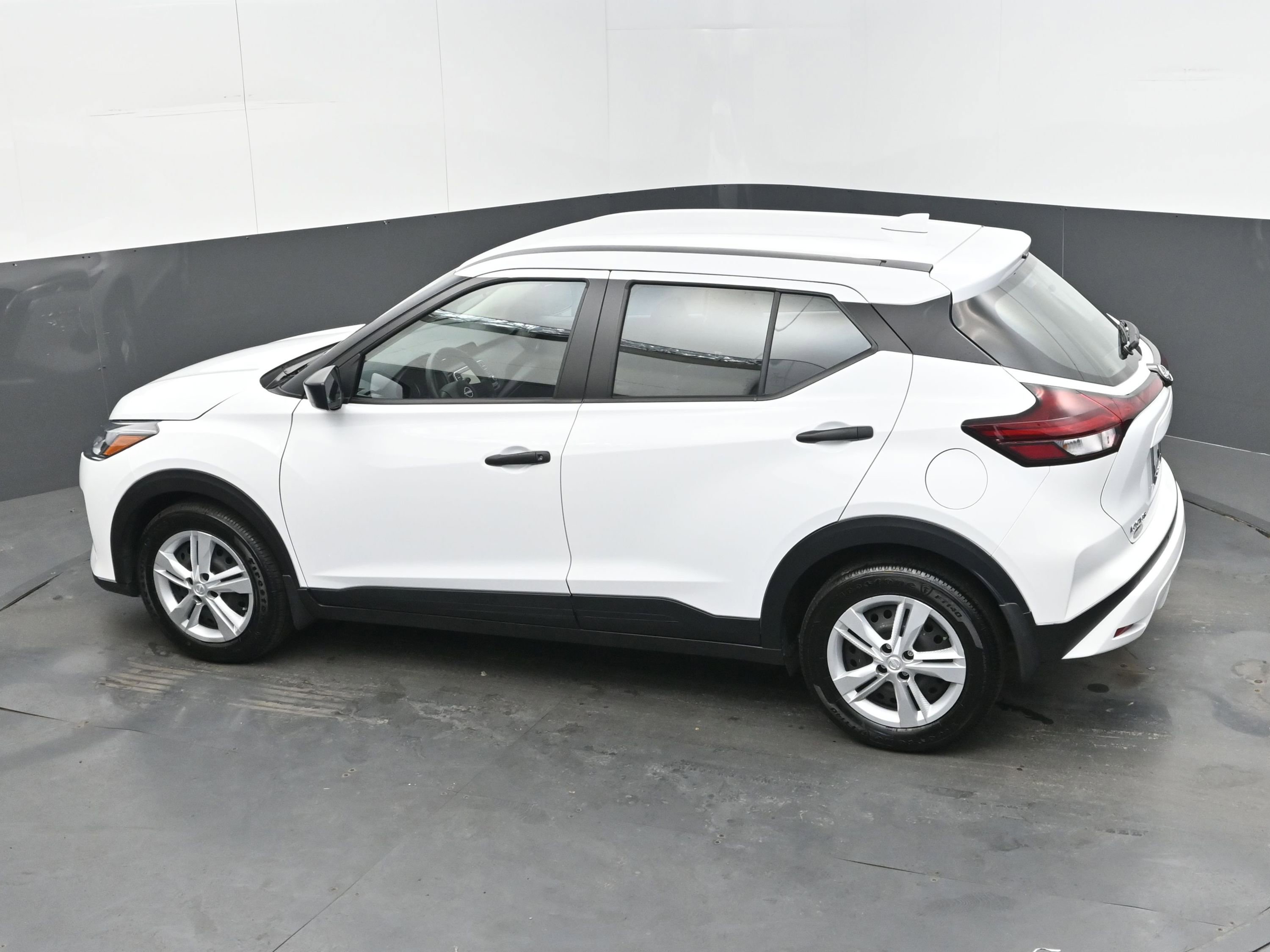 Certified 2025 Nissan Kicks Play S image 33