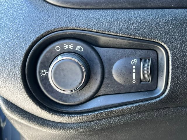 Used 2023 Jeep Renegade Latitude image 15