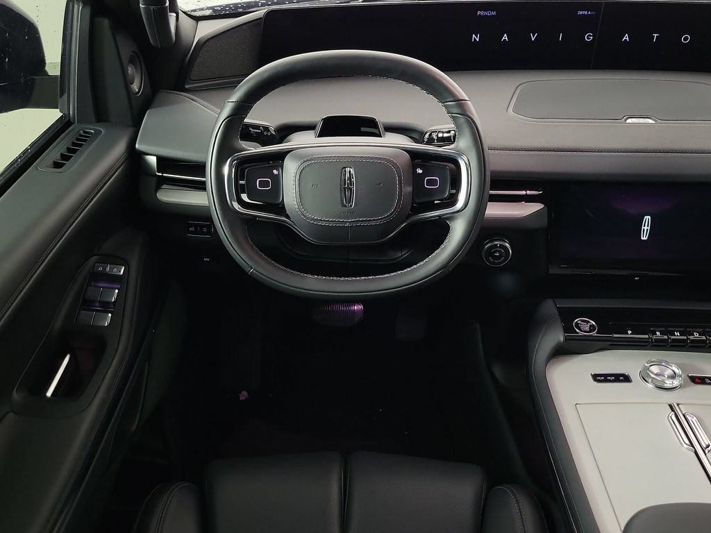 New 2025 Lincoln Navigator Reserve w/ Jet Appearance Package AWD/4WD image 8