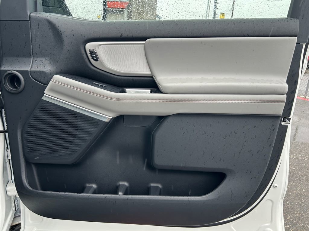 Used 2025 Ford Expedition Active image 25