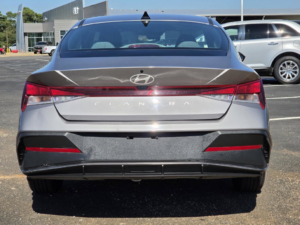 Used 2024 Hyundai Elantra SEL FWD image 7