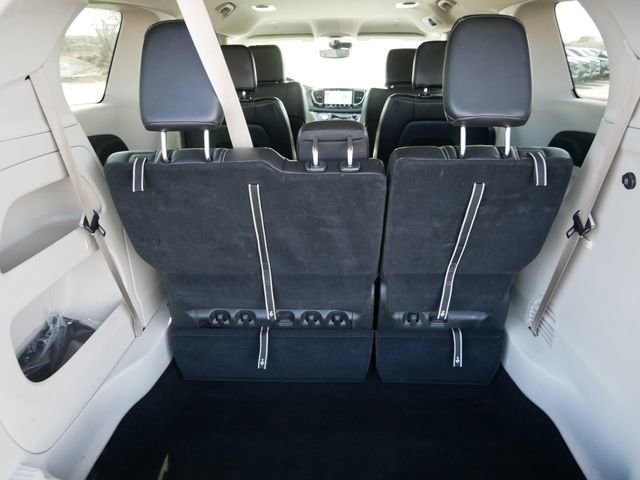 Used 2024 Chrysler Pacifica Touring-L image 6