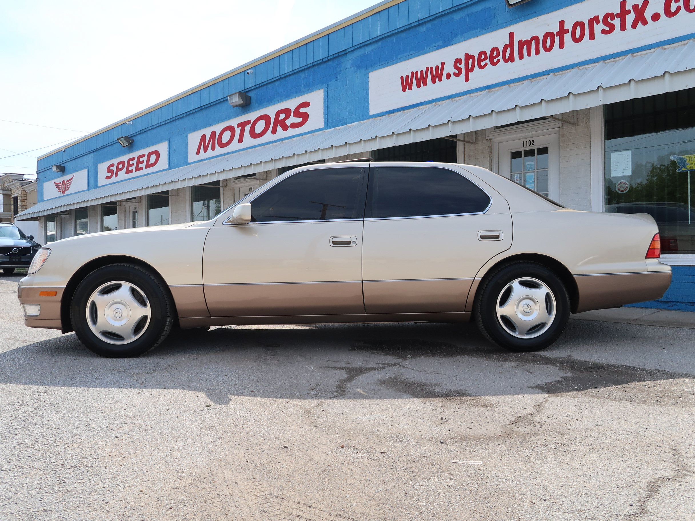 Used 2000 Lexus LS 400 RWD image 3