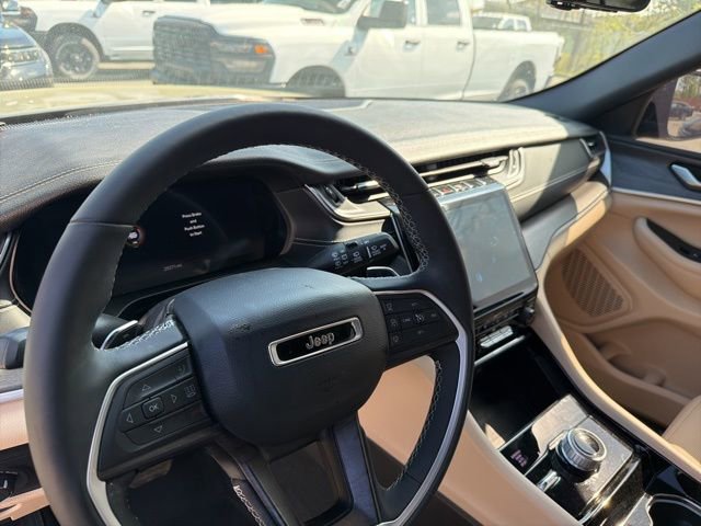 Used 2023 Jeep Grand Cherokee L Limited w/ Luxury Tech Group II image 10