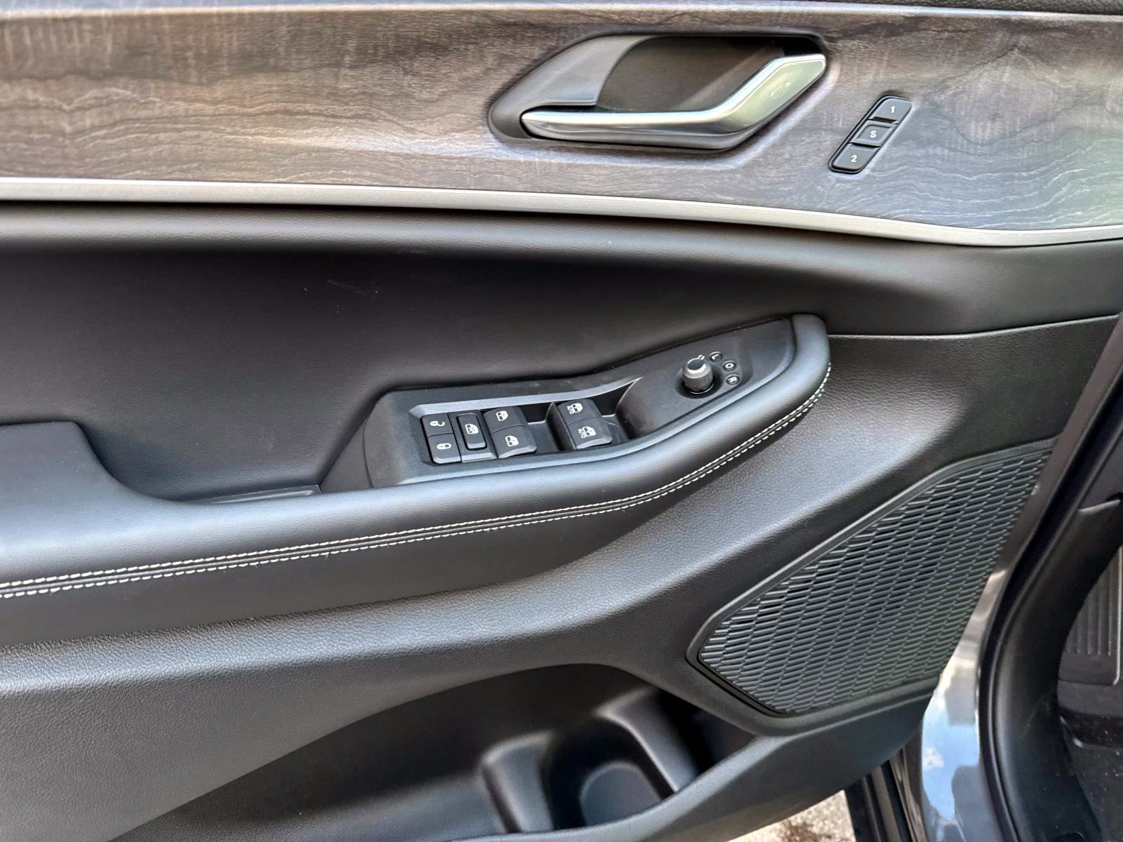 New 2025 Jeep Grand Cherokee Limited image 16