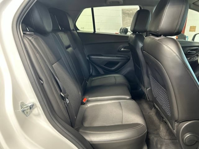 Used 2021 Chevrolet Trax LT w/ LT Convenience Package AWD/4WD image 17