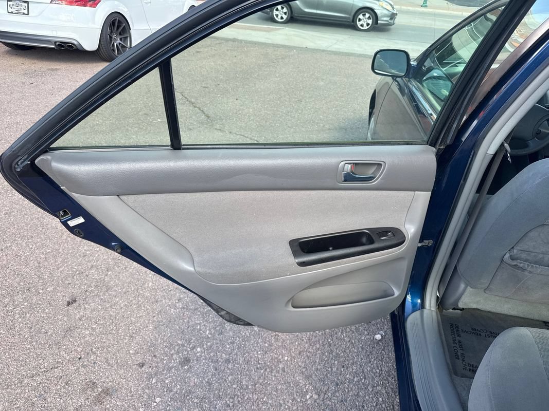Used 2005 Toyota Camry LE FWD image 13
