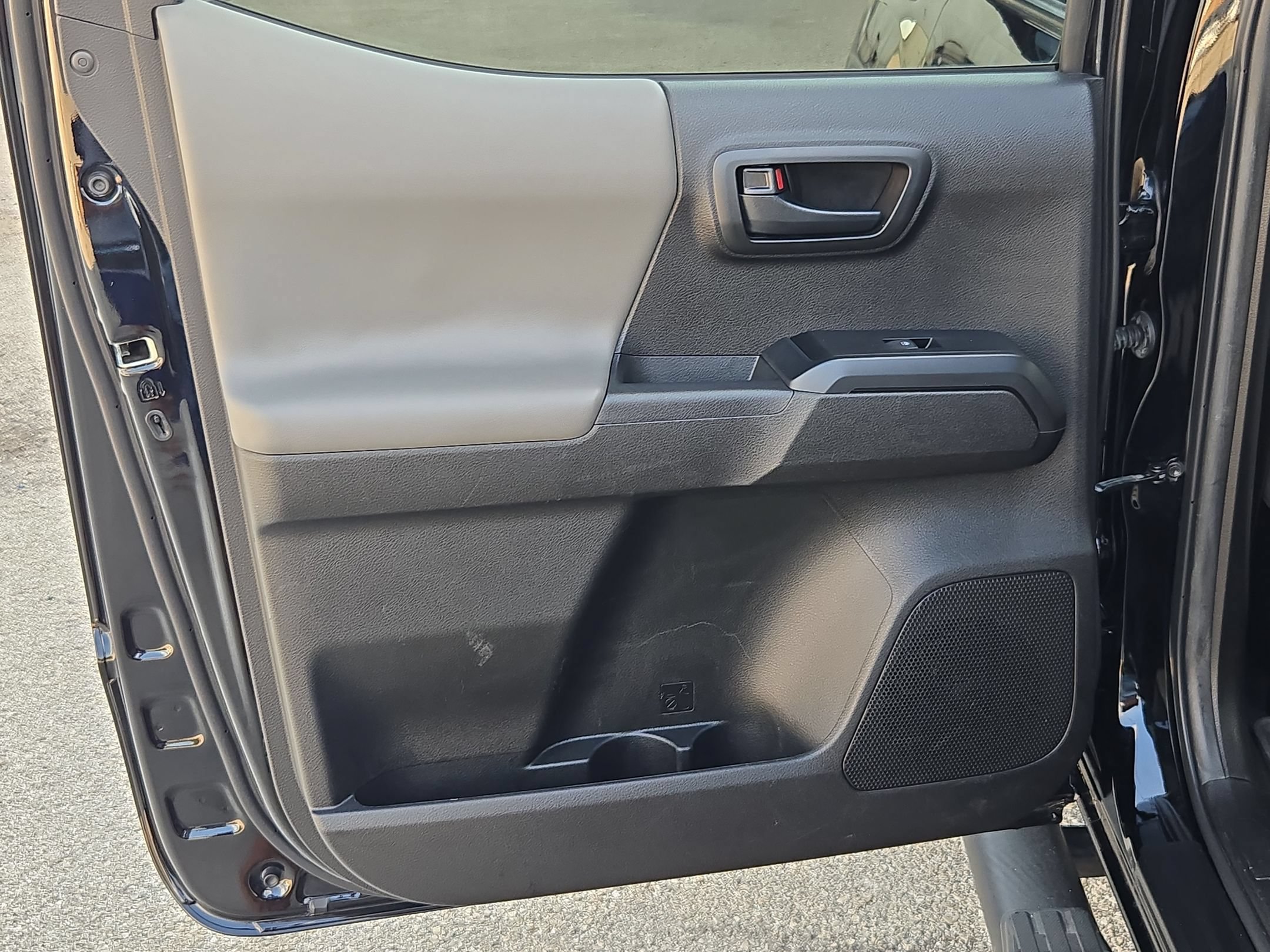 Used 2023 Toyota Tacoma SR AWD/4WD image 15
