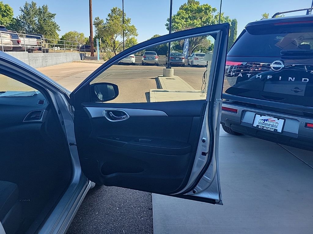 Used 2015 Nissan Sentra SV FWD image 17