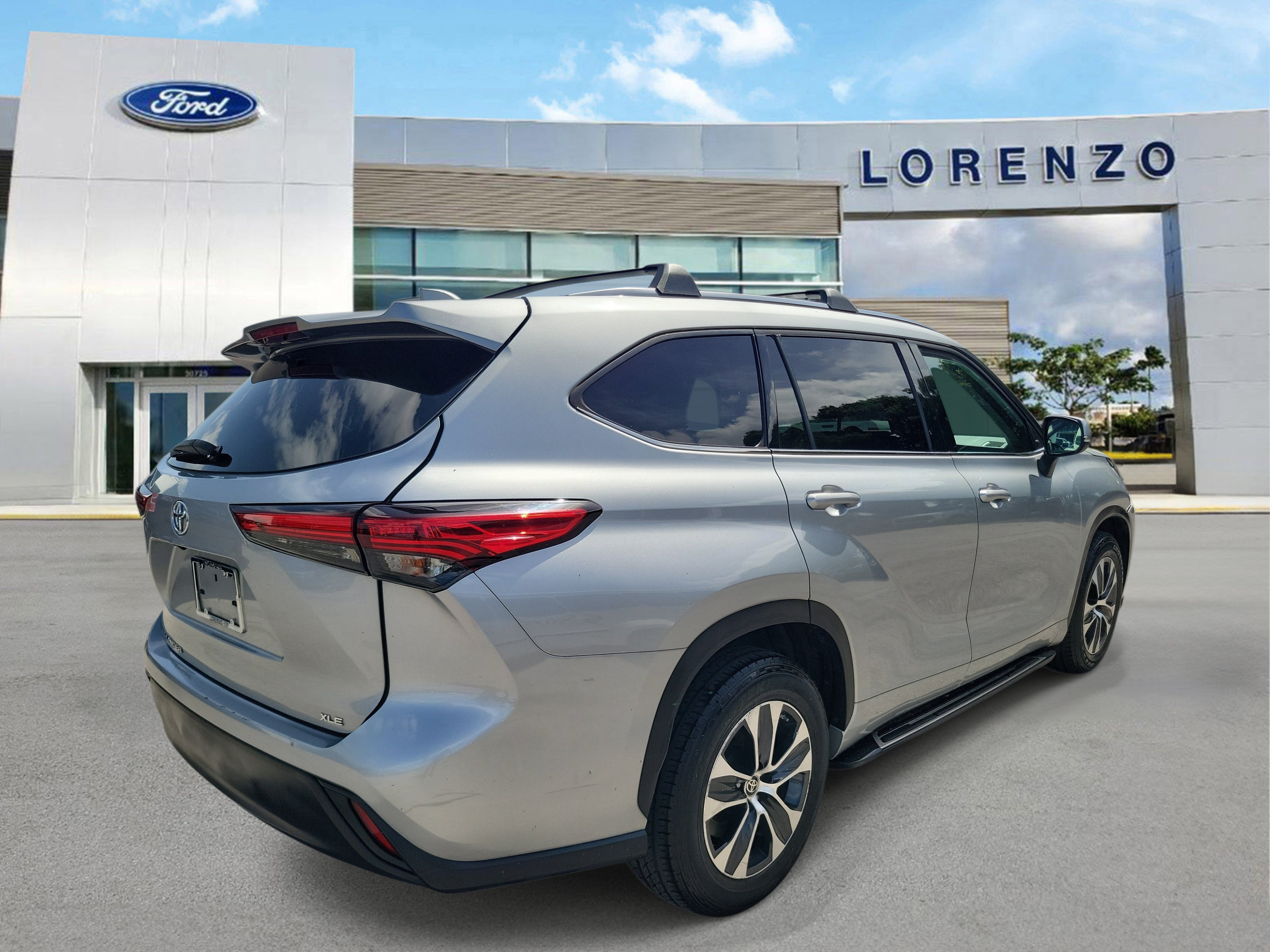 Used 2021 Toyota Highlander XLE FWD image 5
