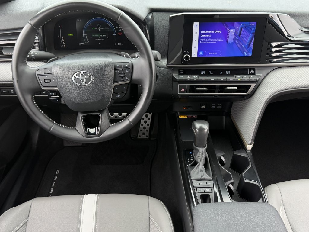 Used 2025 Toyota Camry SE w/ Convenience Package FWD image 15