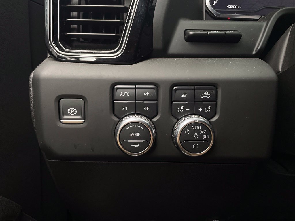 Used 2025 GMC Sierra 1500 AT4 w/ AT4 Premium Package AWD/4WD image 12