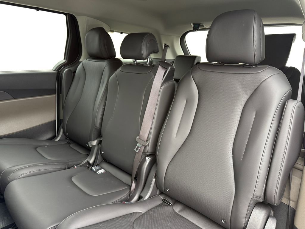 New 2026 Kia Carnival EX image 14