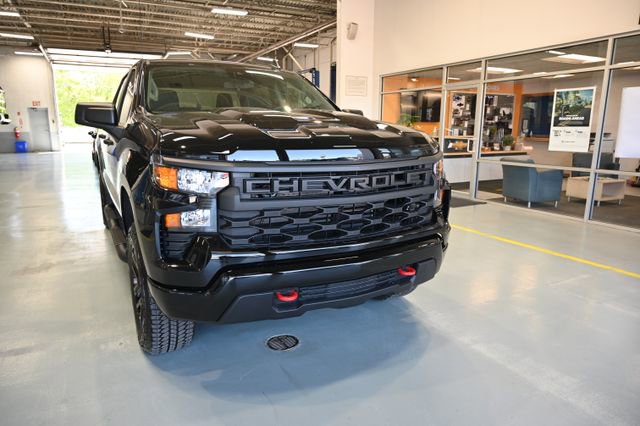 New 2026 Chevrolet Silverado 1500 Custom Trail Boss w/ LPO, Dark Essentials Package AWD/4WD image 3