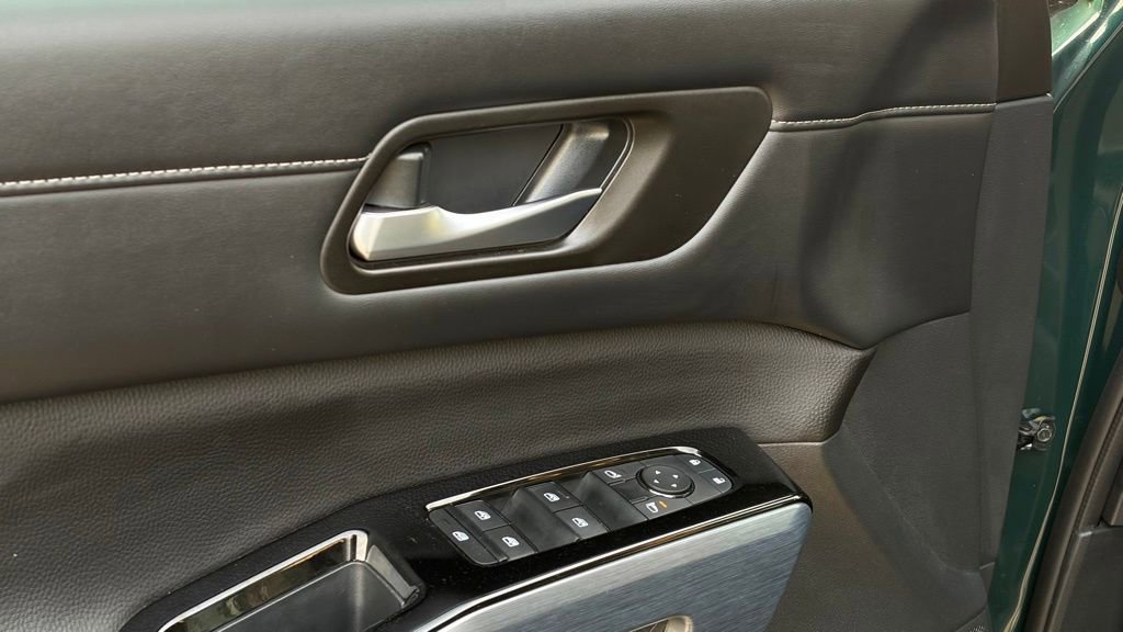 Certified 2025 Nissan Pathfinder SL image 12