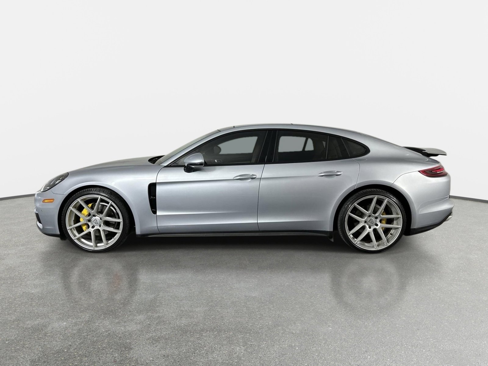 Used 2018 Porsche Panamera 4 image 5