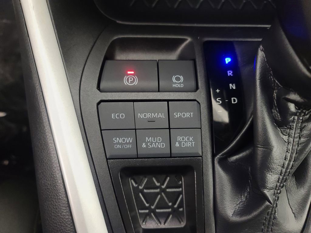 Used 2025 Toyota RAV4 XLE AWD/4WD image 36