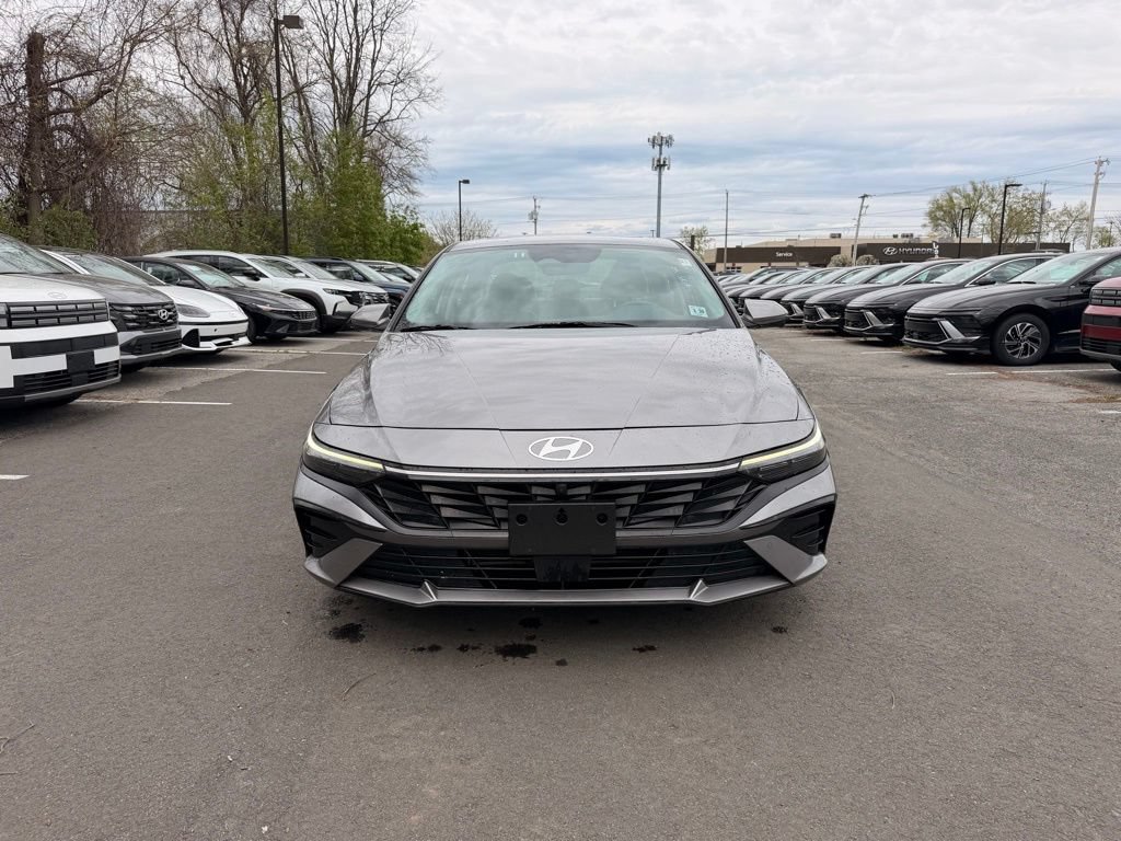 Used 2024 Hyundai Elantra Limited FWD image 9
