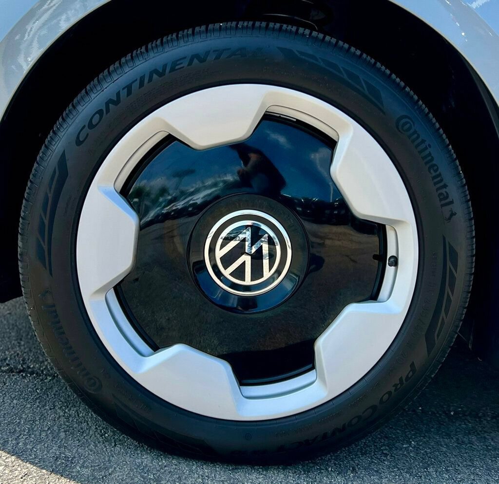 Used 2025 Volkswagen ID. Buzz Pro S RWD image 27