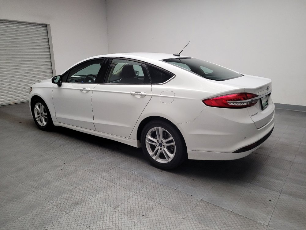 Used 2018 Ford Fusion SE w/ Fusion SE Technology Package FWD image 3