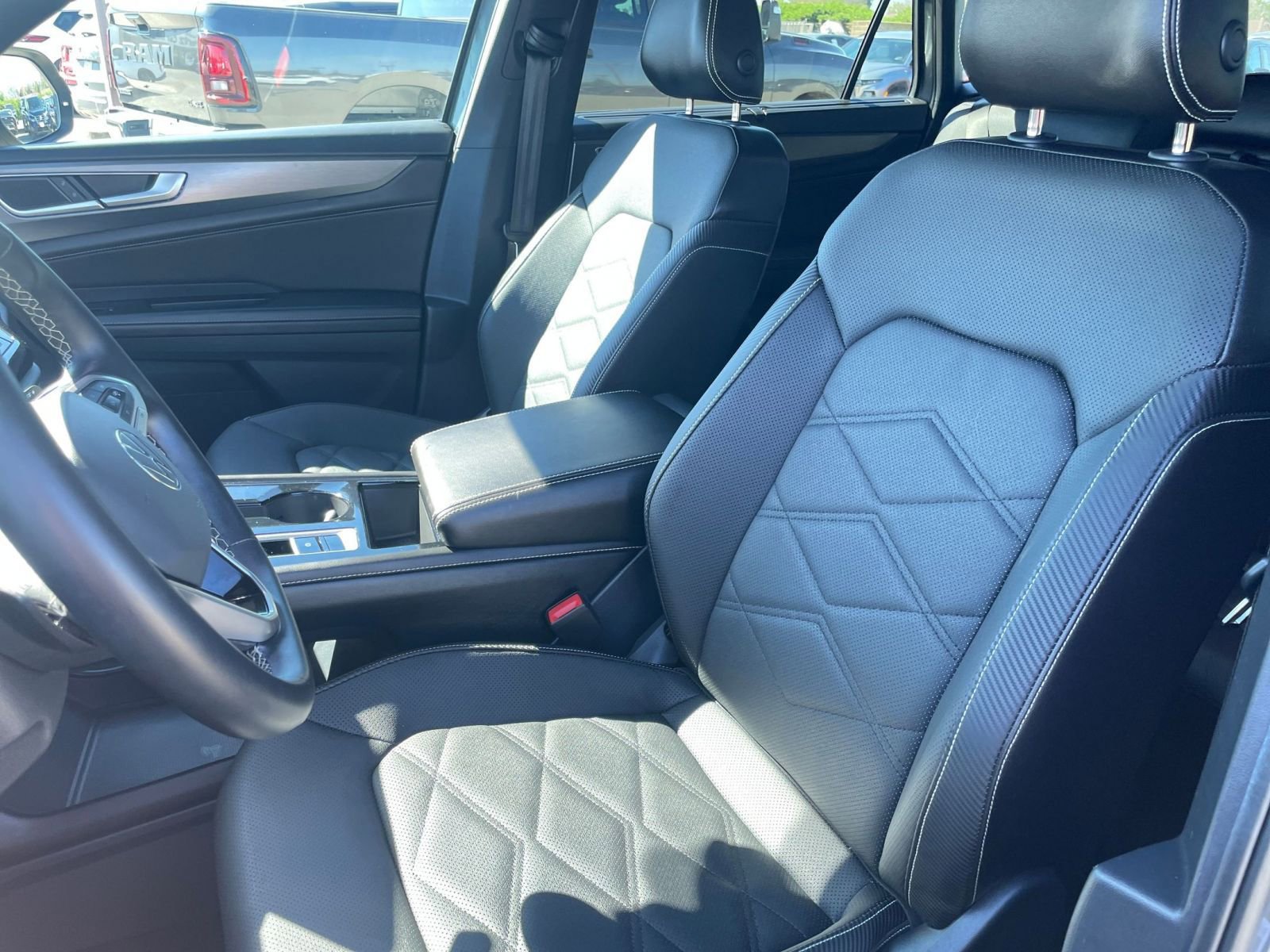 Used 2025 Volkswagen Atlas Cross Sport SE image 38