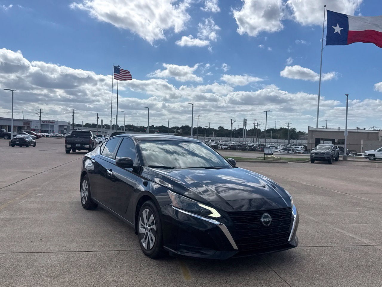 Used 2023 Nissan Altima 2.5 S FWD image 3