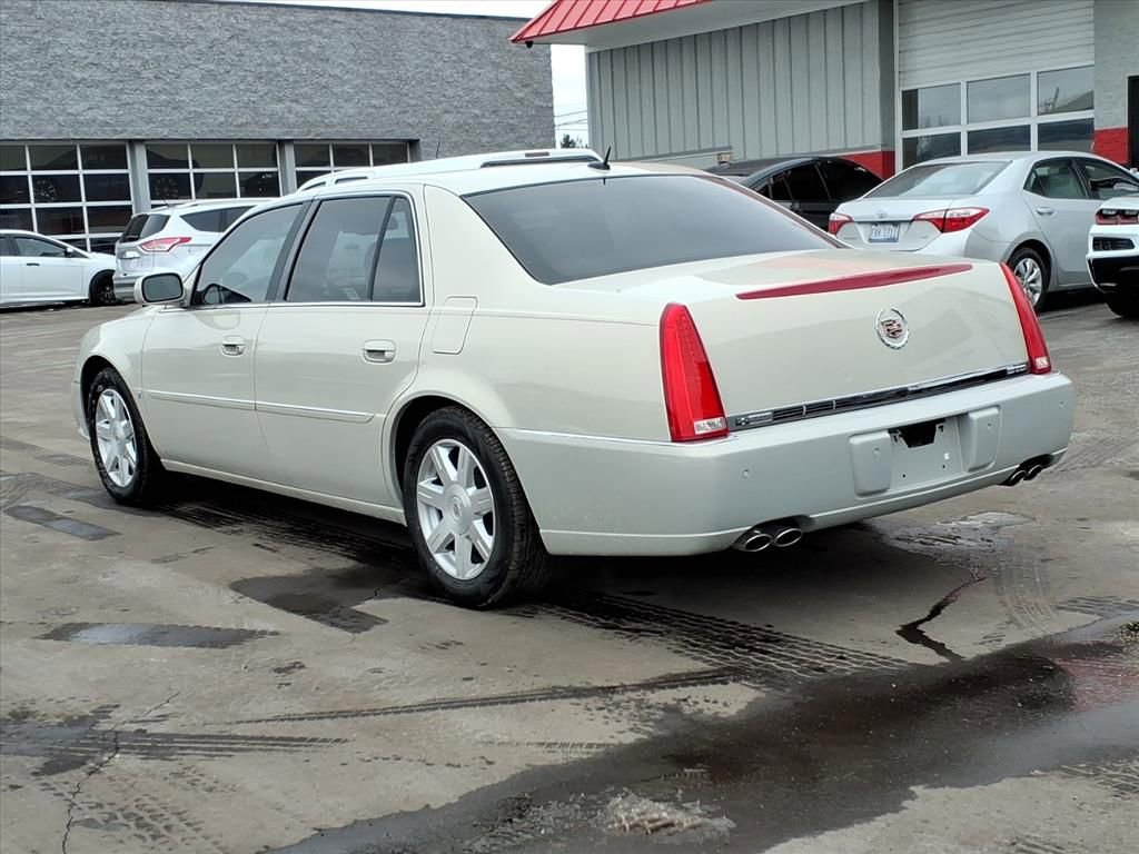 Used 2007 Cadillac DTS Luxury I w/ Trunk Convenience Package image 3