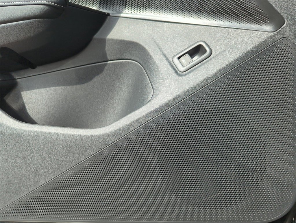 New 2026 Volkswagen Tiguan SE image 33